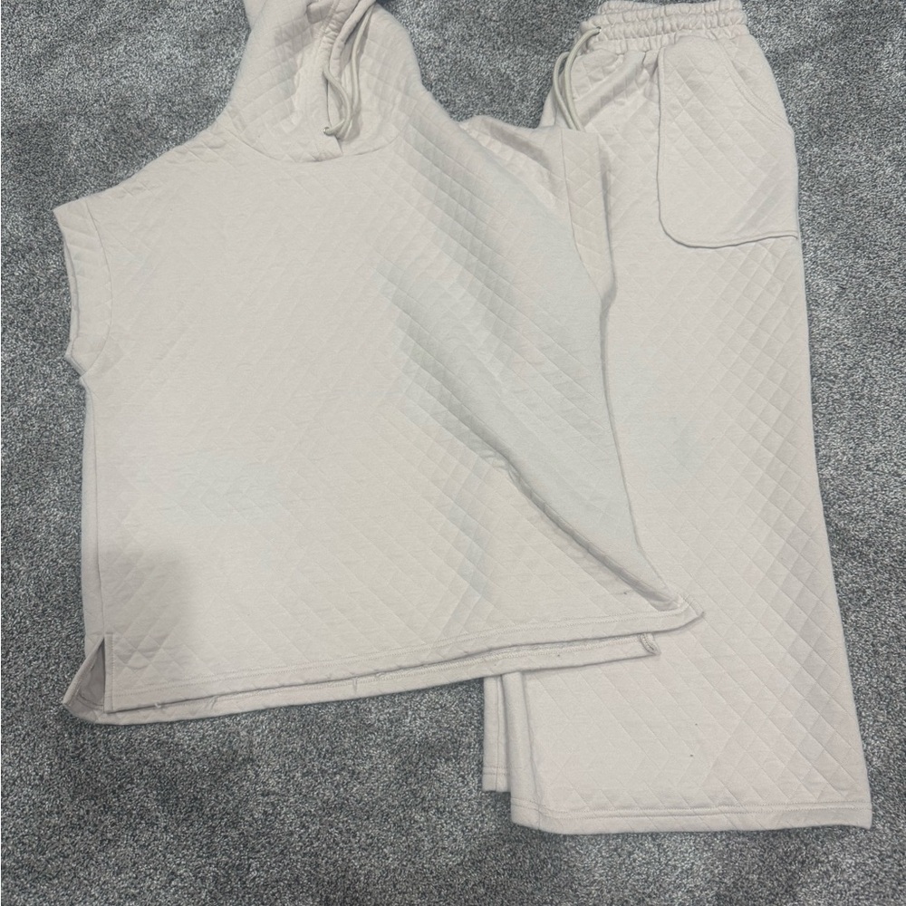 Lovely Melody Quilted Beige Set